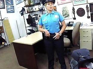 Police officer gets banged by pawn man